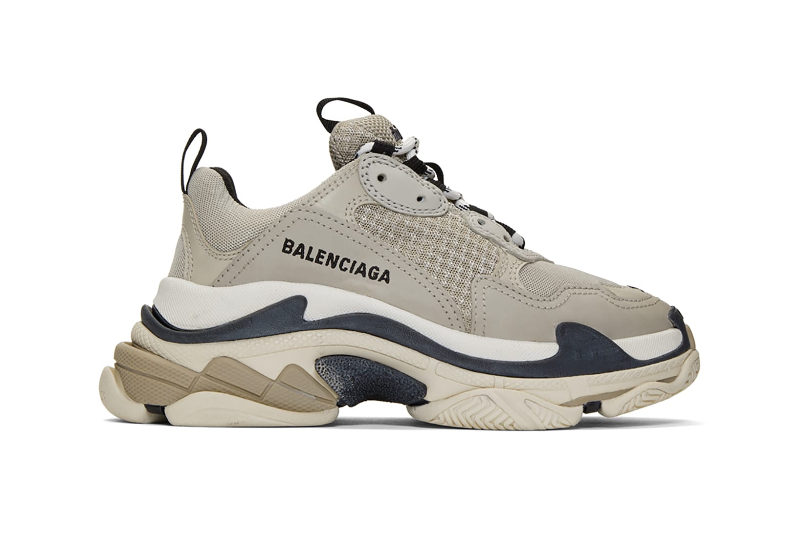 The Balenciaga Triple S in the post of the influencer jejouw on
